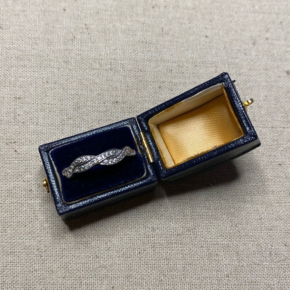 💛 925 CZ Twist Wedding Band